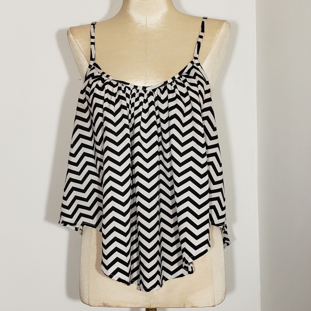 Rue 21 chevron print loose crop top size Large